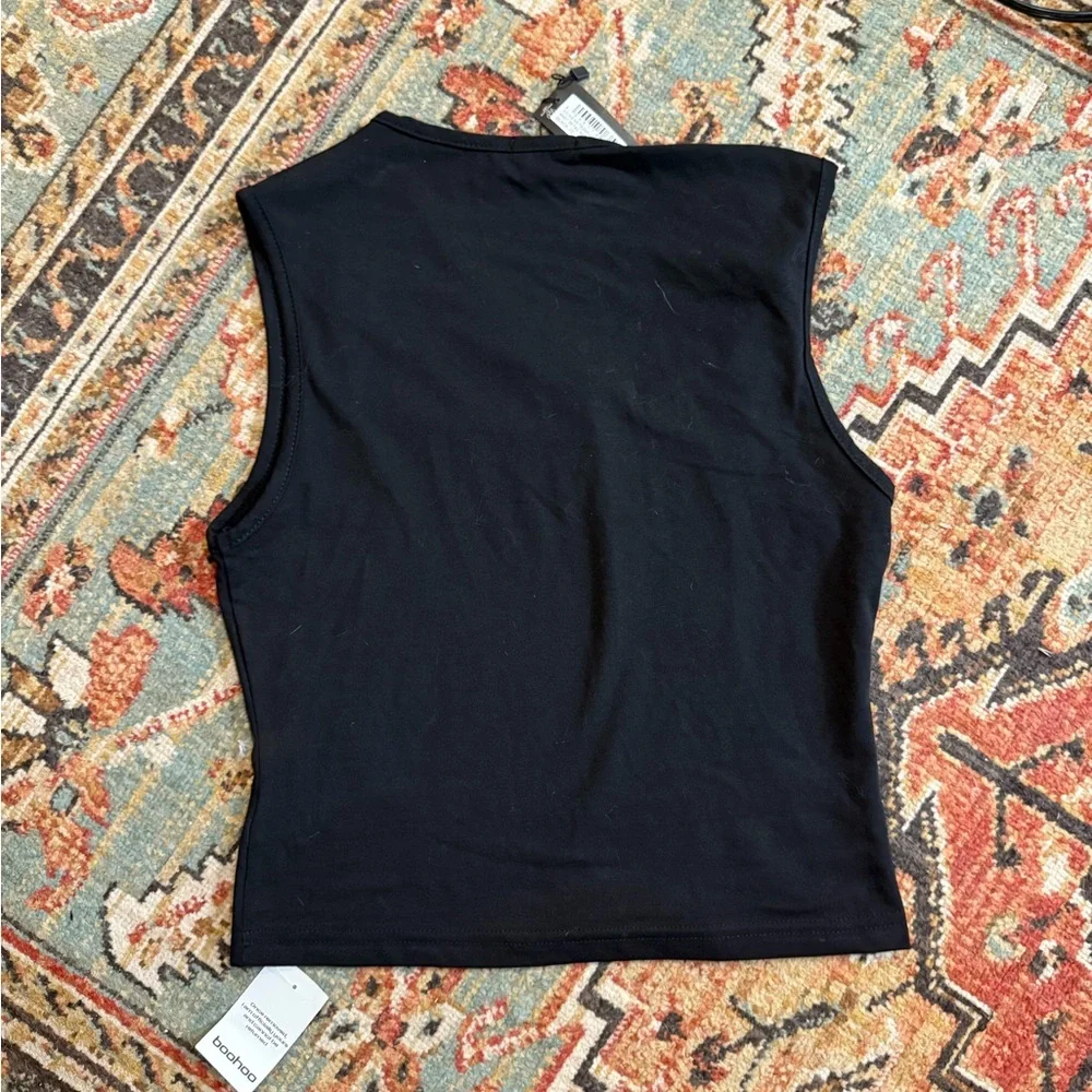 NWT Boohoo Asymmetrical Knot Tank Top - Picture 3 of 3